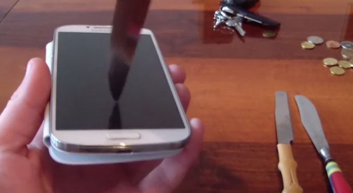 Samsung Galaxy S4, πόσο αντέχει η οθόνη του;