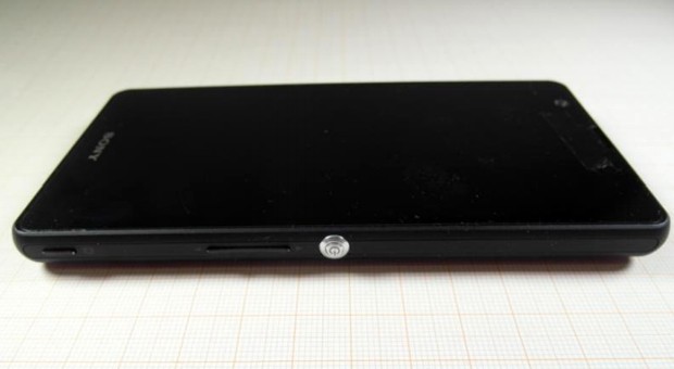 Sony Xperia A, οθόνη 5 ίντσών και αφαιρούμενη μπαταρία